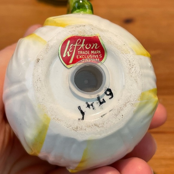 VTG Lefton Yellow Cabbage Rose Salt and Pepper Shakers Handles Cottagecore Green - Picture 10 of 16